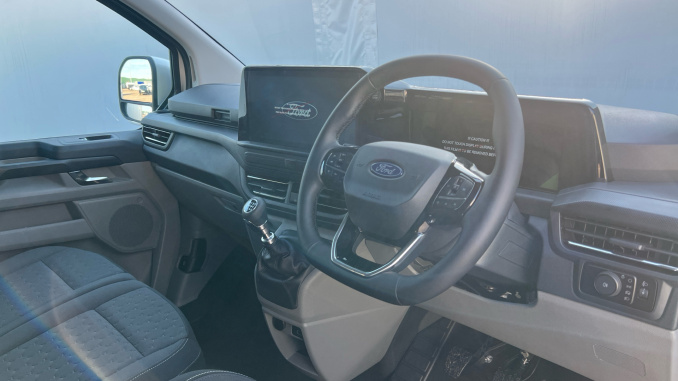 Ford Transit Custom 320 L1 Diesel Fwd 2.0 EcoBlue 150ps H1 Double Cab Van Limited - Image 11